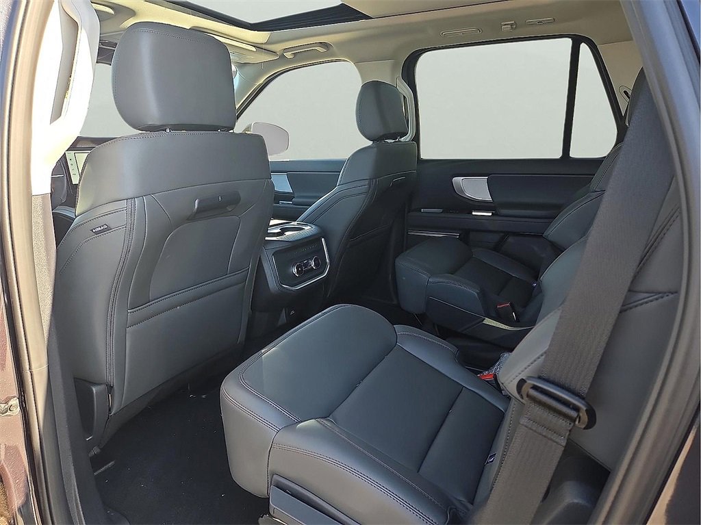 New 2025 Ford Expedition Active image 10