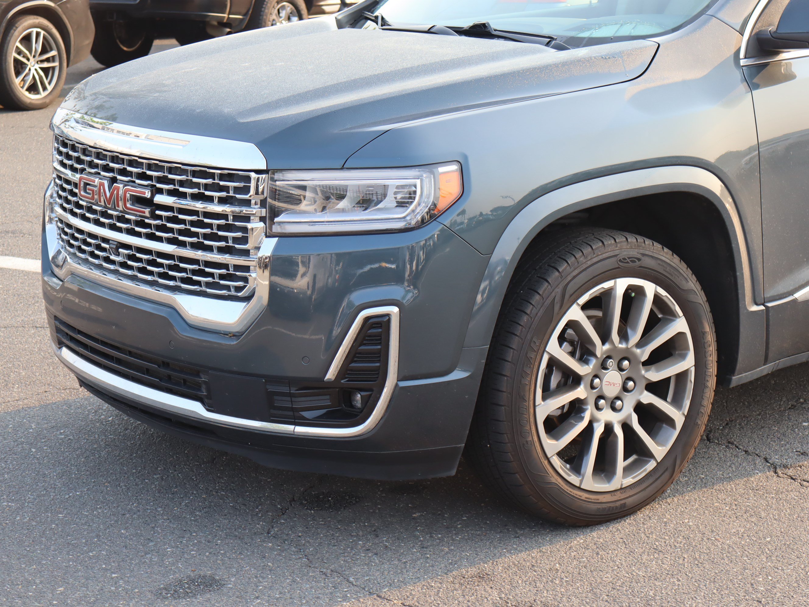 Used 2020 GMC Acadia Denali w/ Technology Package FWD image 17