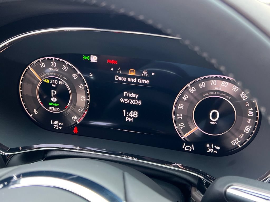 Used 2026 Bentley Flying Spur Plug-In Hybrid AWD/4WD image 28