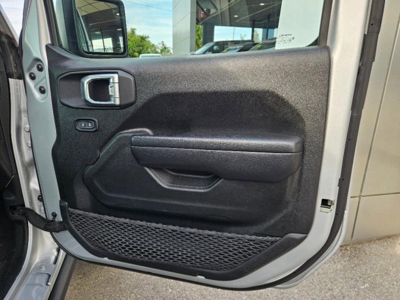 Used 2024 Jeep Wrangler Unlimited Rubicon 4xe image 17