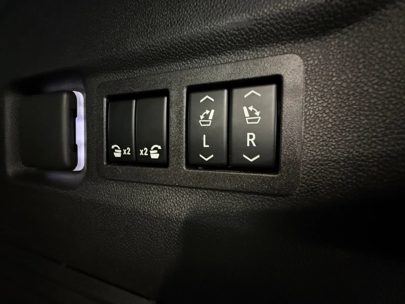 Used 2023 Chevrolet Suburban RST w/ Luxury Package AWD/4WD image 22