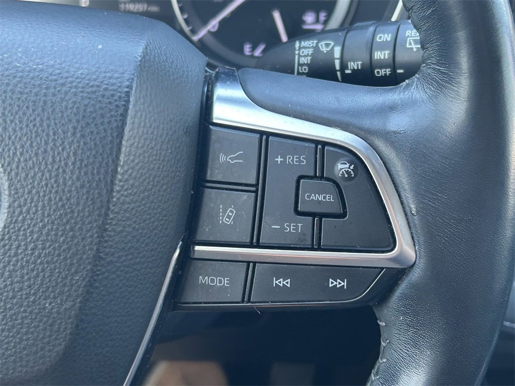 Used 2020 Toyota Highlander Limited image 43