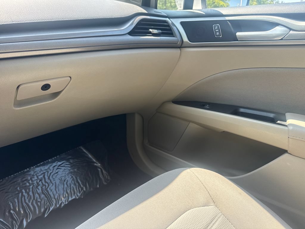 Used 2020 Ford Fusion SE AWD/4WD image 17