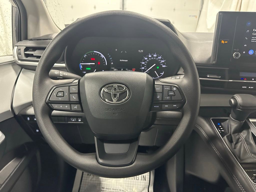 Used 2025 Toyota Sienna LE image 15