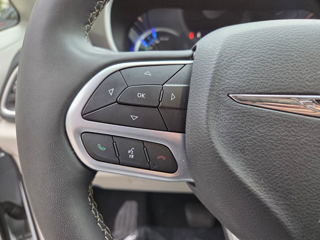 Used 2024 Chrysler Pacifica Select image 29