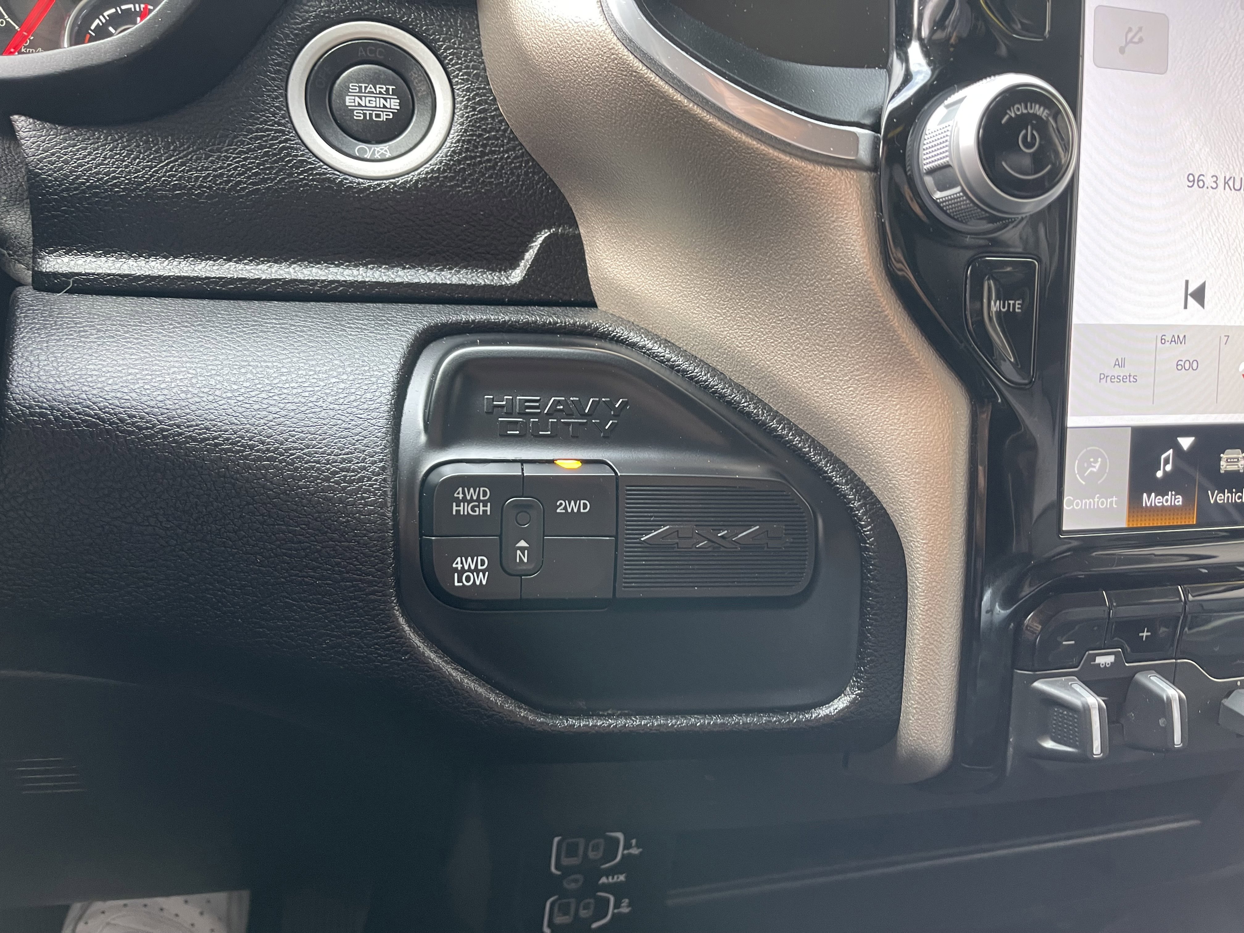 Used 2024 RAM 2500 Laramie AWD/4WD image 36