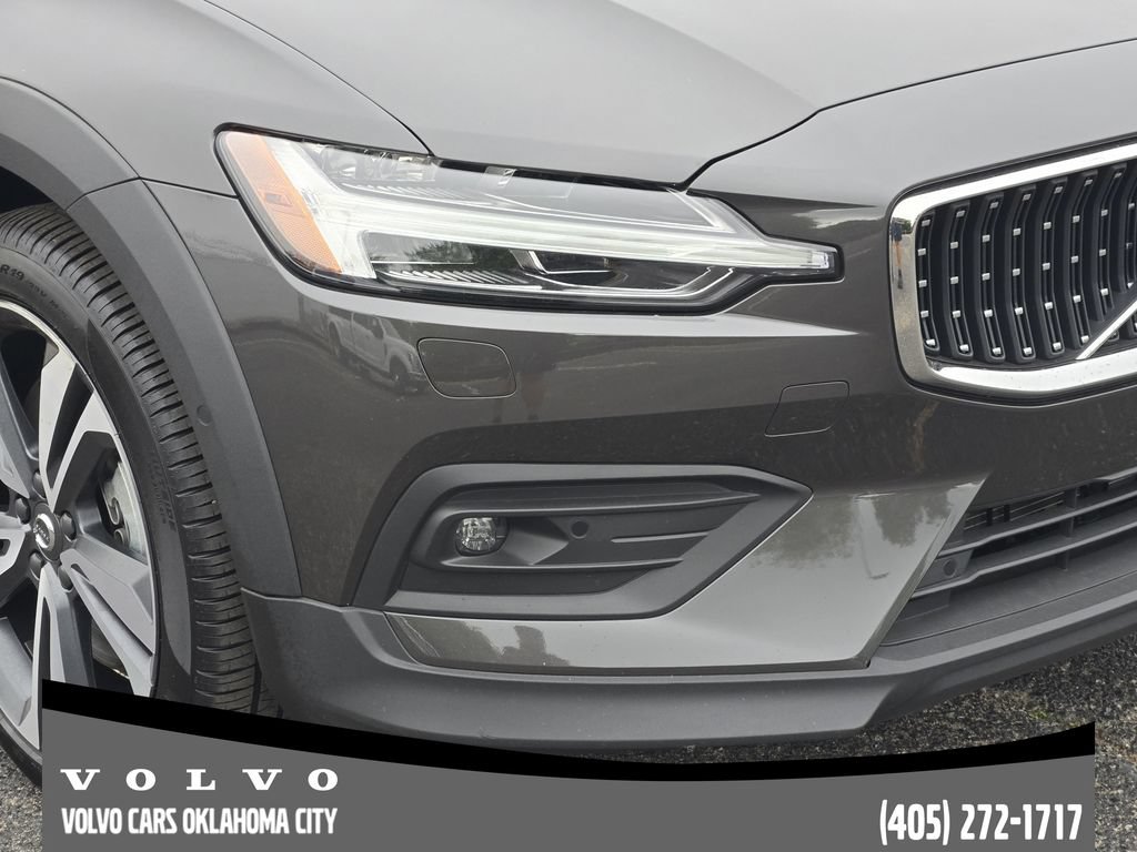 Certified 2025 Volvo V60 B5 Cross Country Plus AWD/4WD image 7