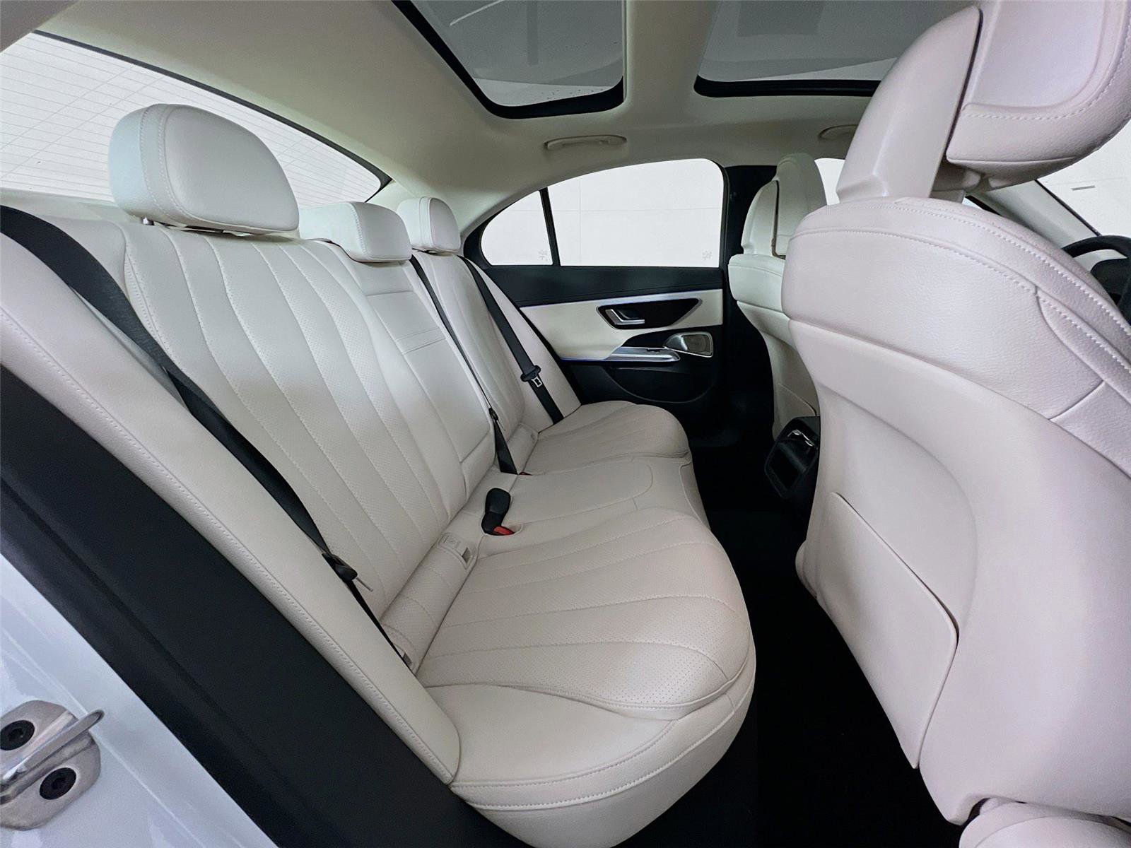 New 2026 Mercedes-Benz E 350 4MATIC Sedan image 24