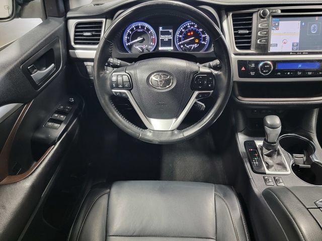 Used 2017 Toyota Highlander XLE AWD/4WD image 25