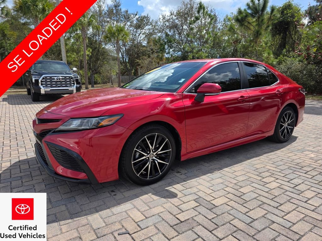 Certified 2022 Toyota Camry SE image 3