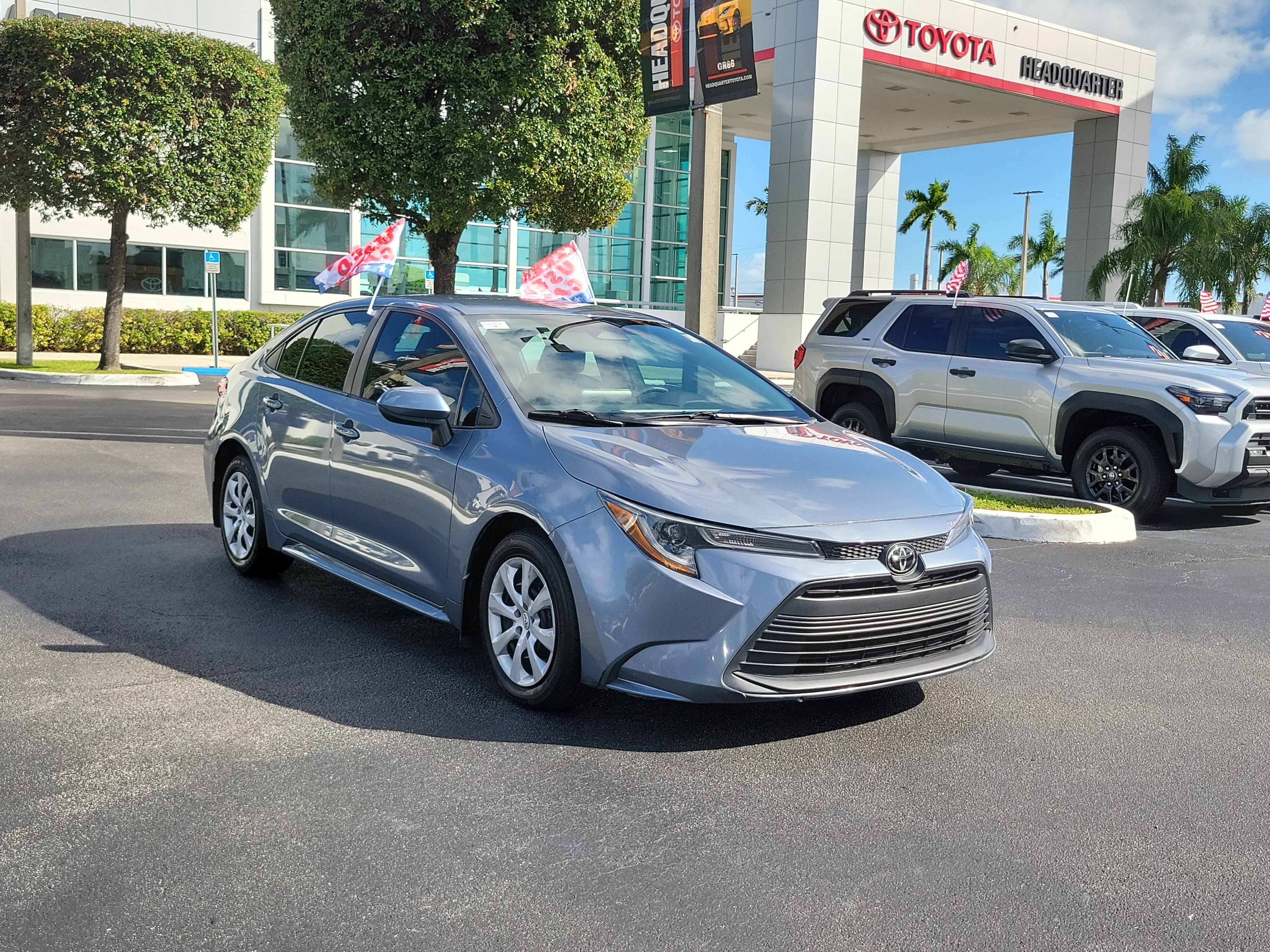 Used 2023 Toyota Corolla LE FWD image 2