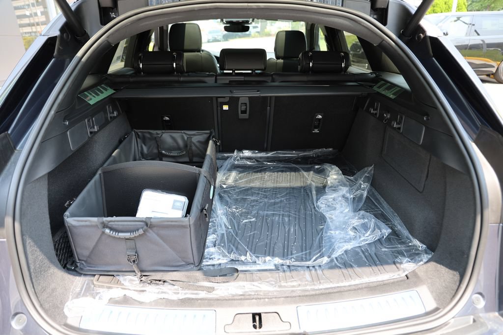 New 2026 Land Rover Range Rover Velar Belgravia AWD/4WD image 10