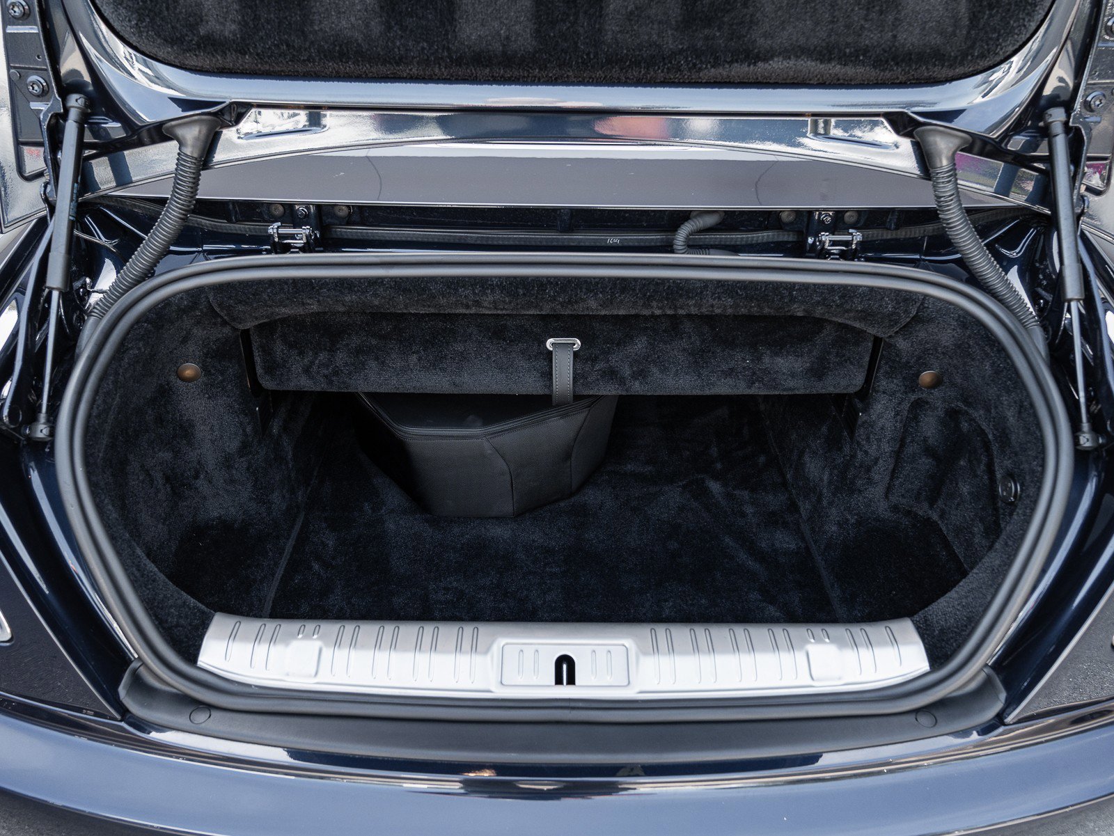 Used 2018 Rolls-Royce Dawn image 33