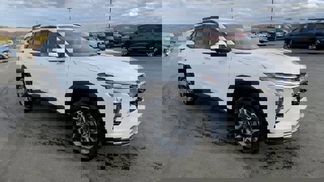 New 2026 Chevrolet Trax LT w/ LT Convenience Package image 2