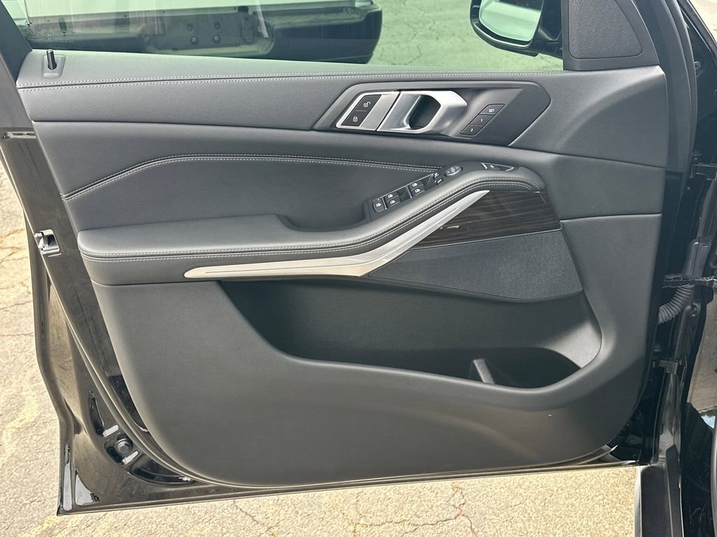 Used 2023 BMW X5 xDrive40i w/ Premium Package image 11