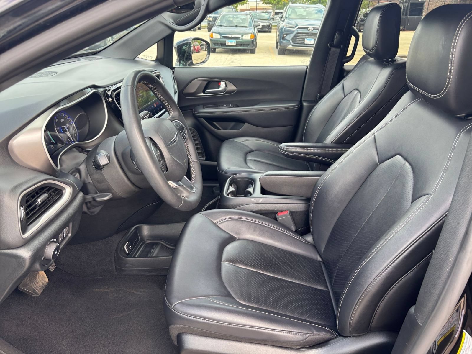 Used 2025 Chrysler Pacifica Select FWD image 28