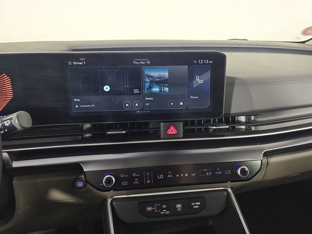 Used 2025 Kia Carnival FWD image 22