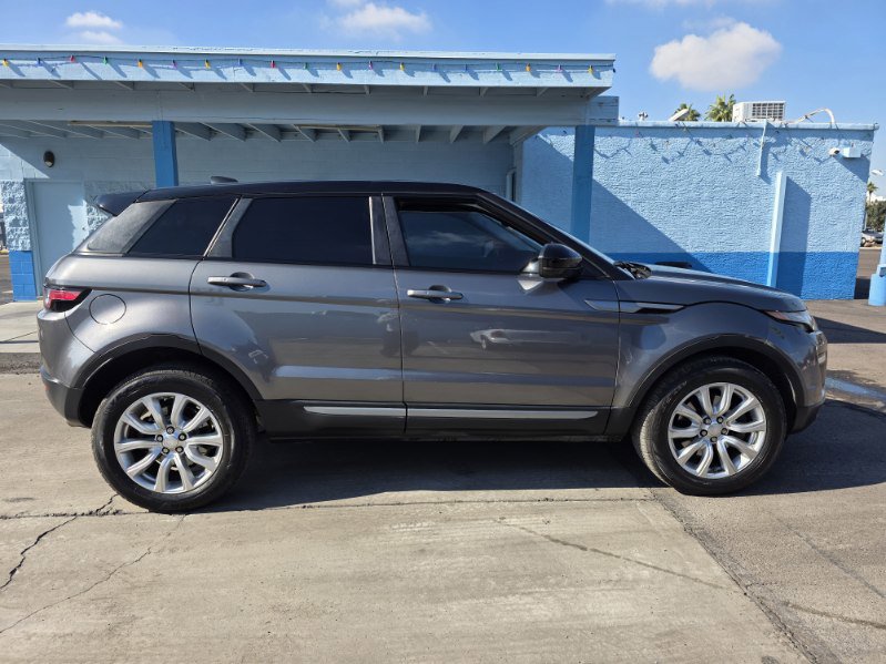 Used 2019 Land Rover Range Rover Evoque SE image 2