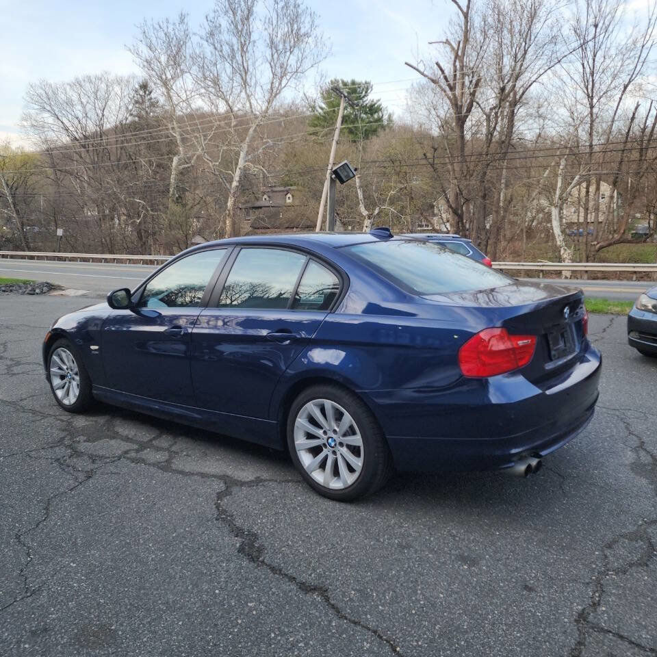 Used 2011 BMW 328i xDrive Sedan image 4