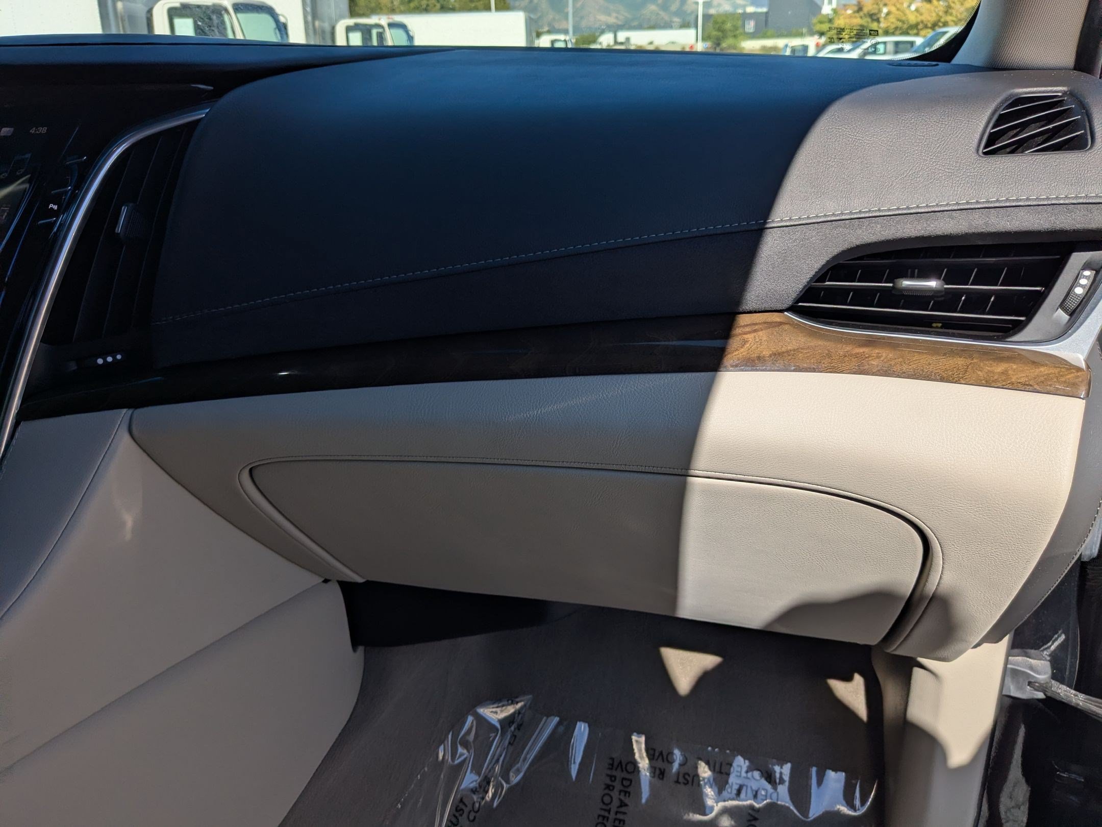 Used 2020 Cadillac Escalade ESV Luxury AWD/4WD image 33