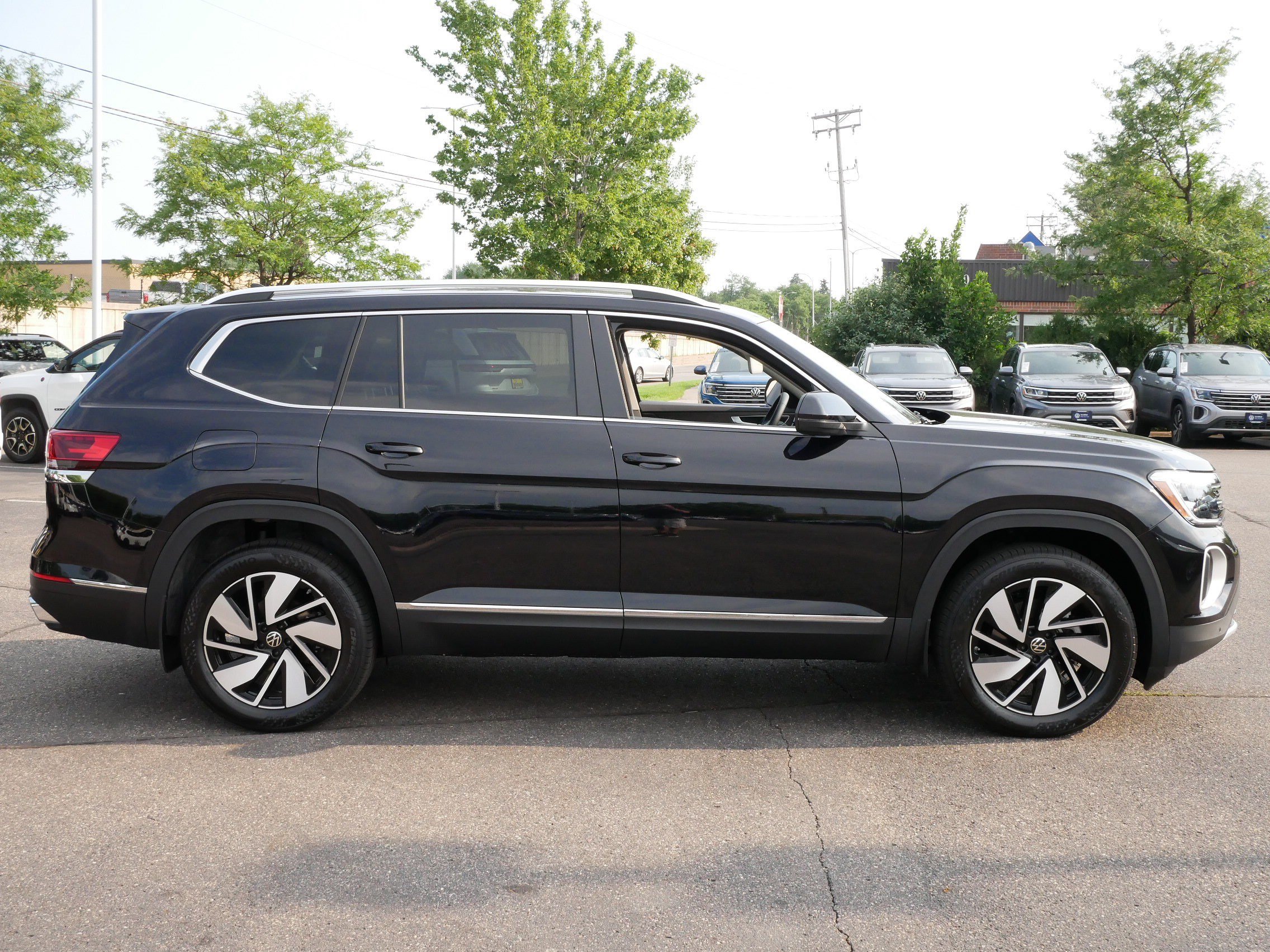 Used 2026 Volkswagen Atlas SEL AWD/4WD image 17