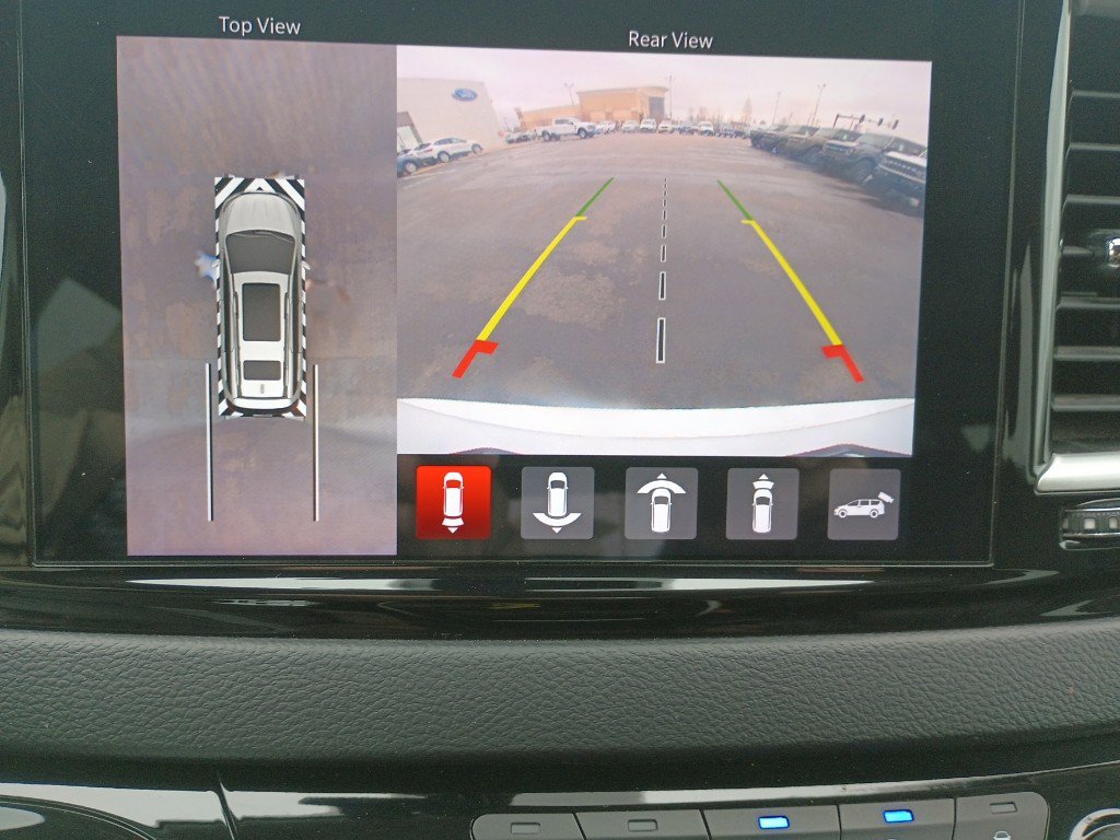 Used 2022 Chrysler Pacifica Touring-L w/ Uconnect Theater Family Group image 20