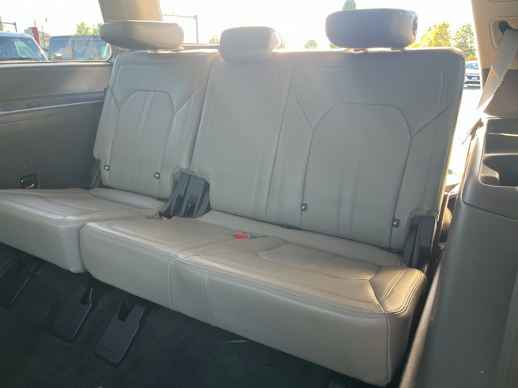 Used 2018 Ford Expedition Limited w/ Equipment Group 302A AWD/4WD image 26