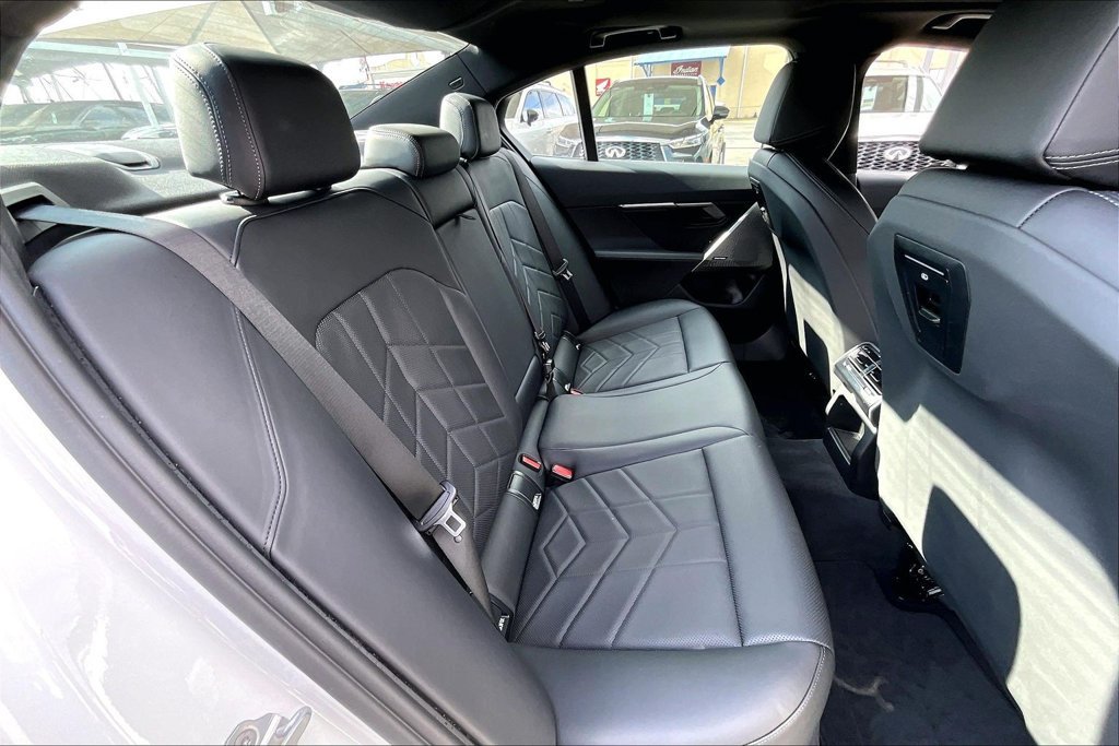 Used 2025 BMW 530i w/ Premium Package RWD image 38