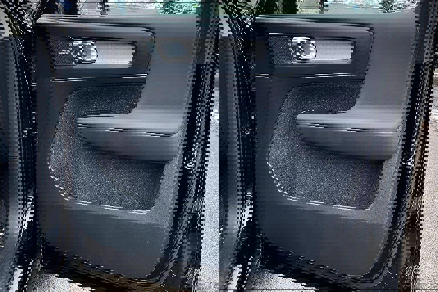 Certified 2024 Volvo XC40 B5 Plus w/ Protection Package Premier image 22