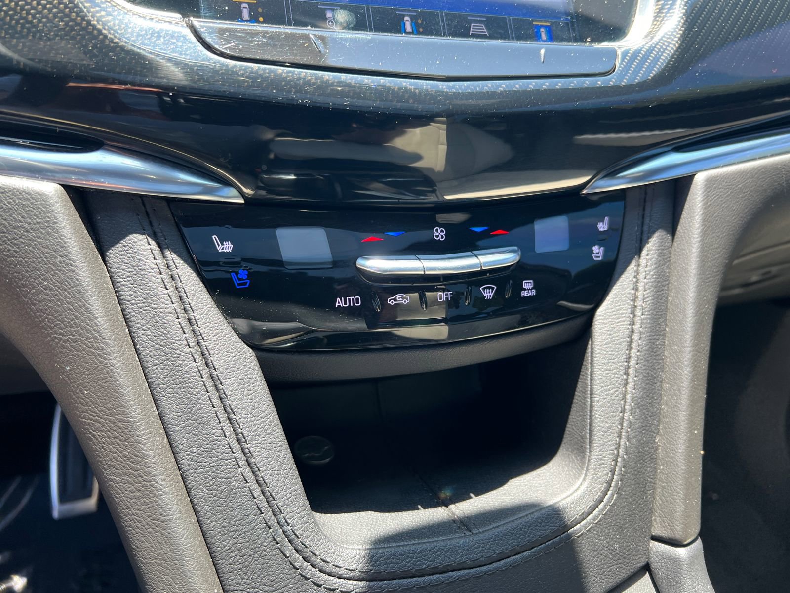 Used 2023 Cadillac XT6 Sport w/ Technology Package AWD/4WD image 31