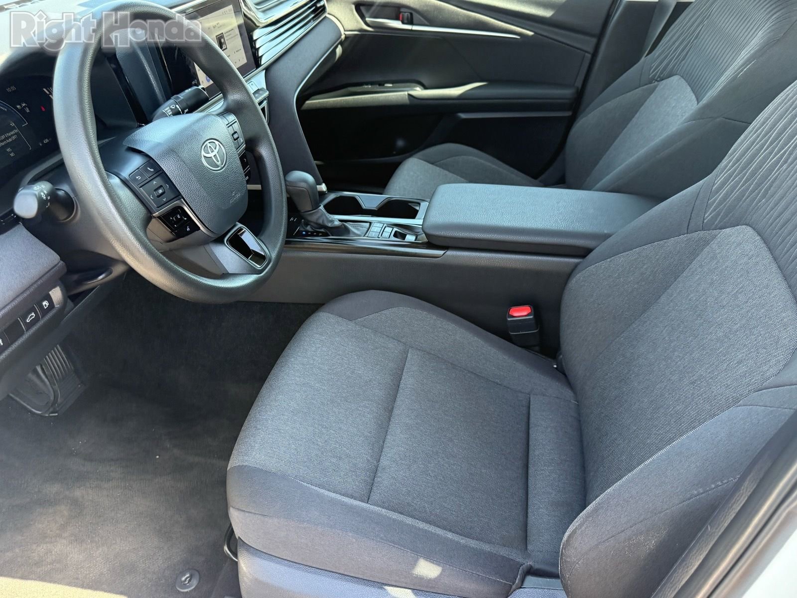 Used 2025 Toyota Camry LE image 12