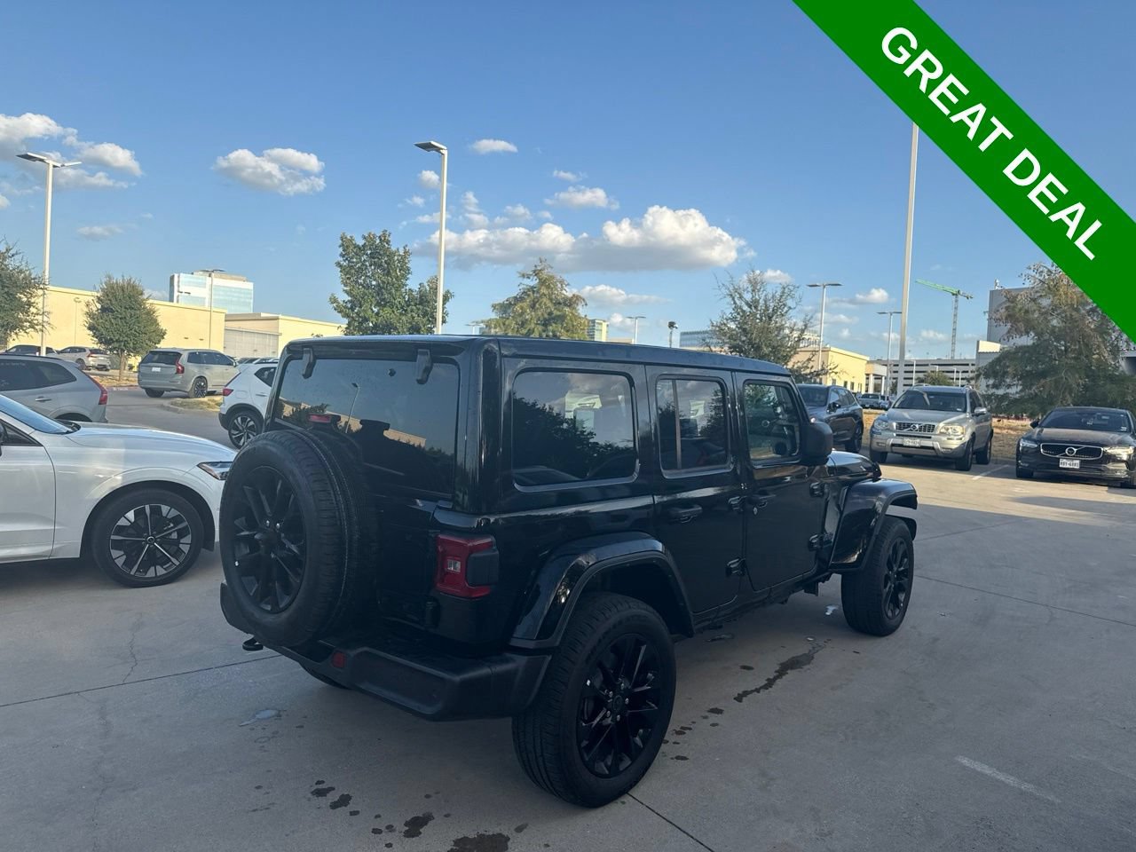 Used 2025 Jeep Wrangler Unlimited Sahara w/ Safety Group AWD/4WD image 5