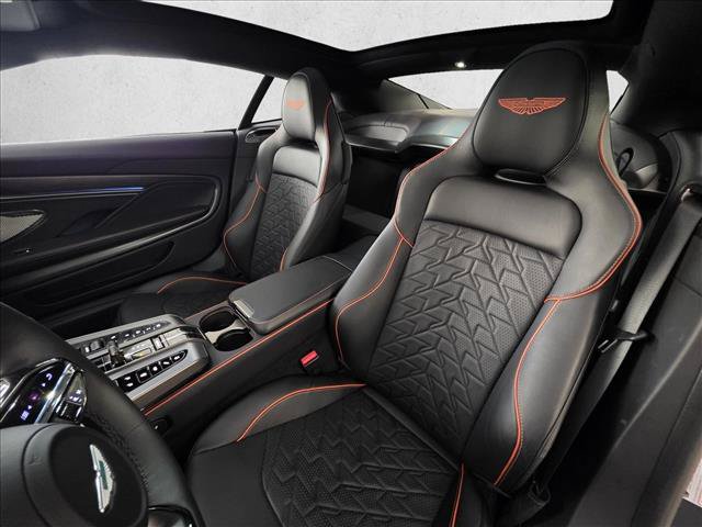 Used 2025 Aston Martin Vanquish RWD image 17