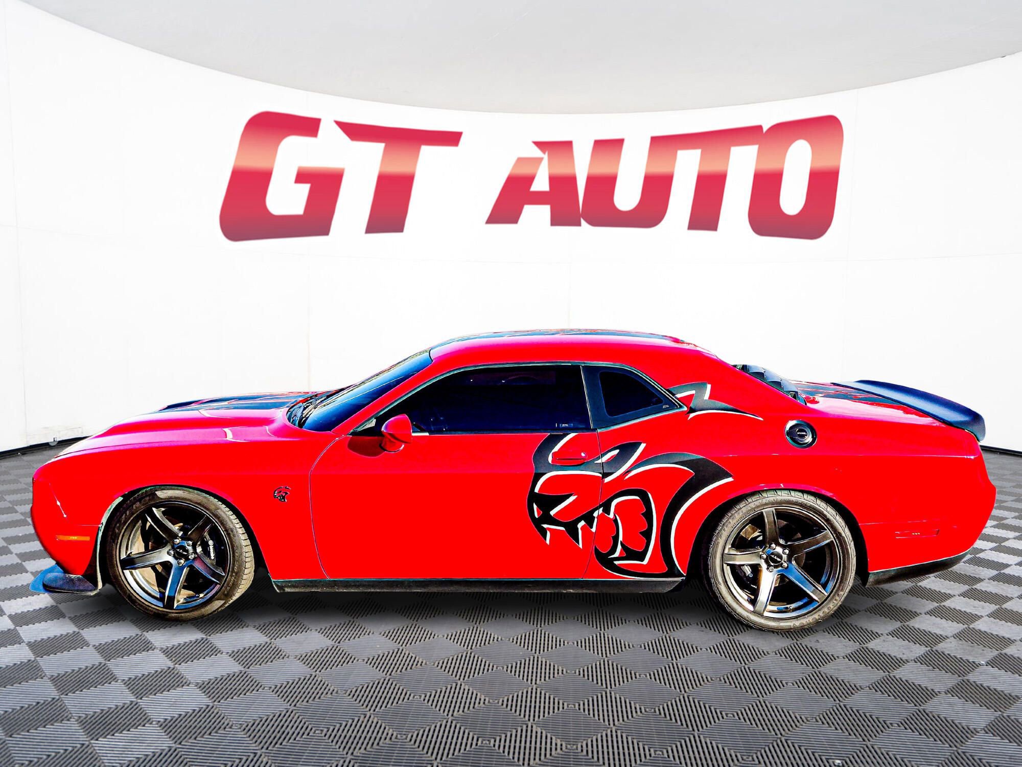Used 2019 Dodge Challenger SRT Hellcat Redeye image 4