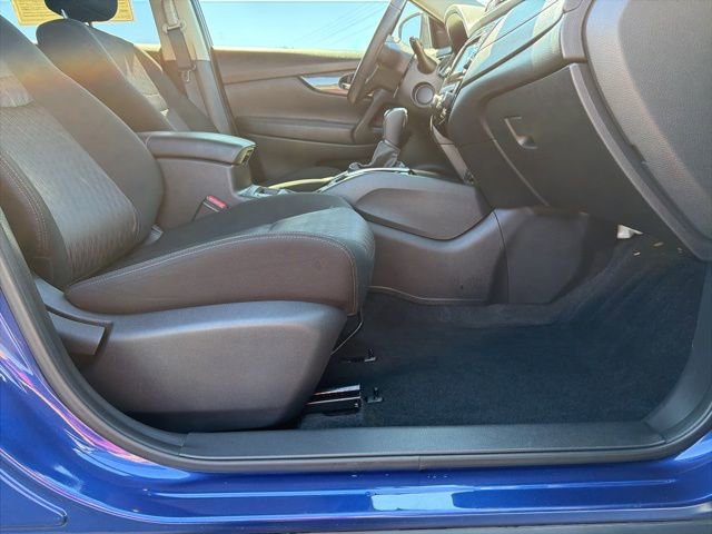 Used 2019 Nissan Rogue SV image 16