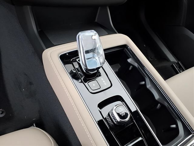 New 2026 Volvo XC90 B6 Plus w/ Protection Package Premier AWD/4WD image 23