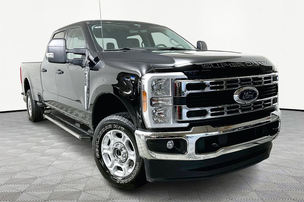 Used 2025 Ford F250 XLT image 1