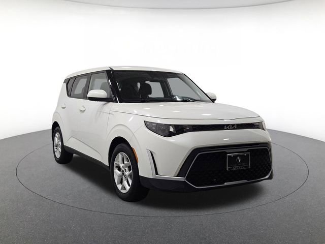 Used 2023 Kia Soul LX w/ Option Group 015 FWD image 3