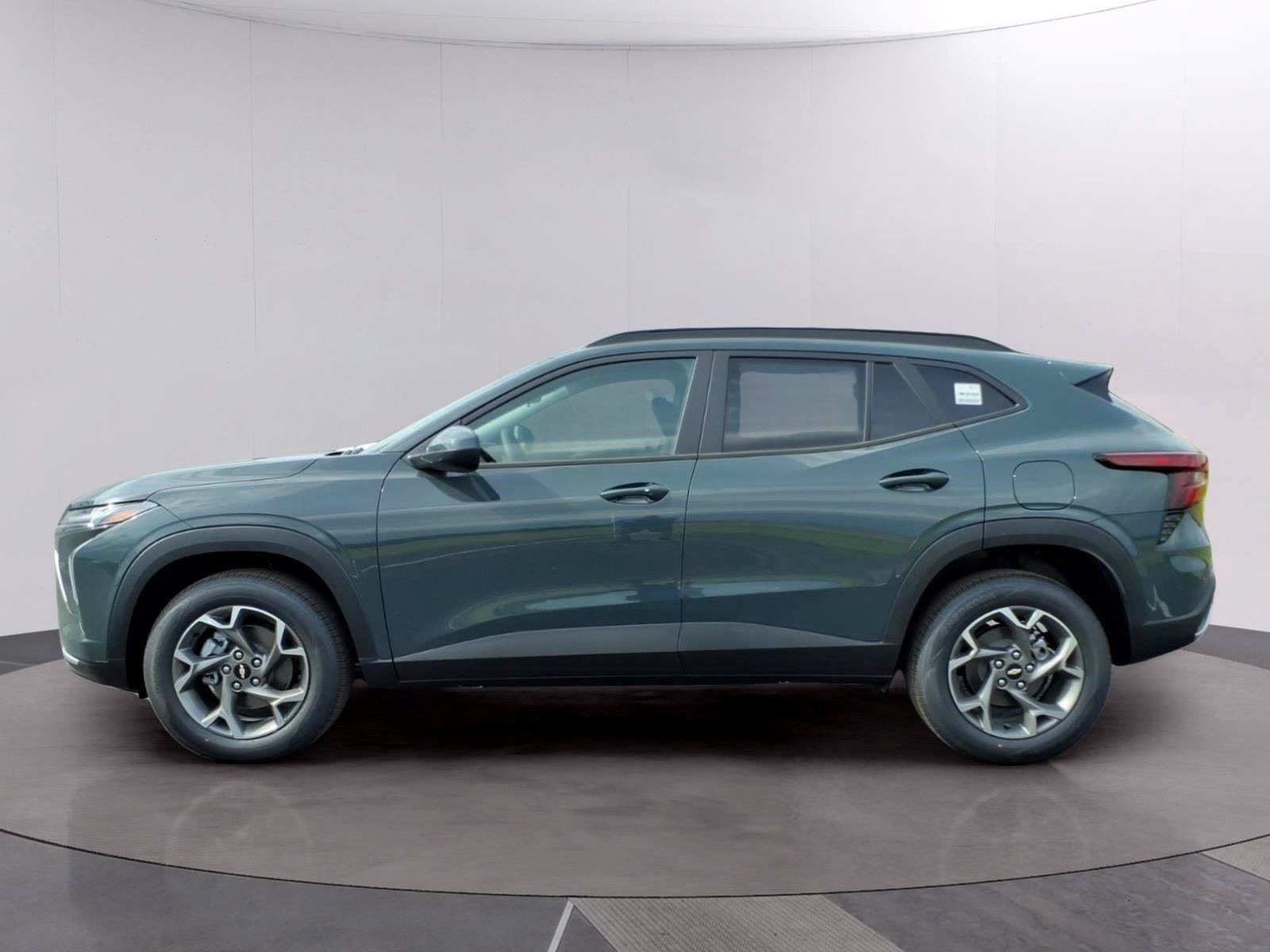 New 2026 Chevrolet Trax LT w/ LT Convenience Package FWD image 2