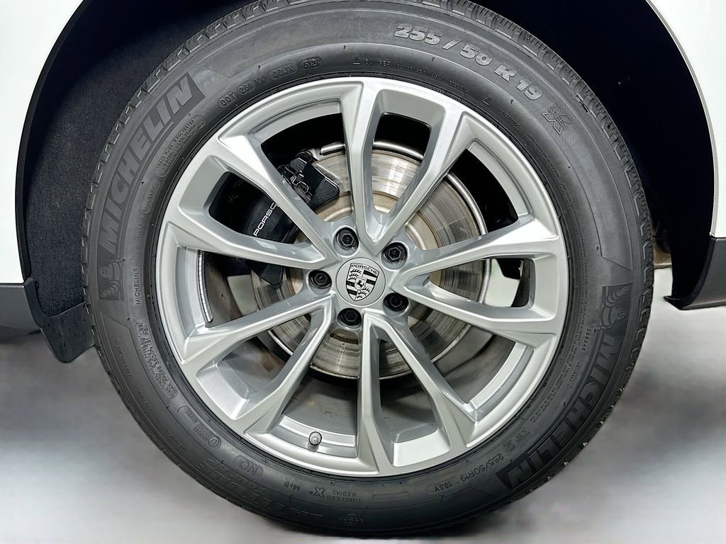 Used 2025 Porsche Macan image 34