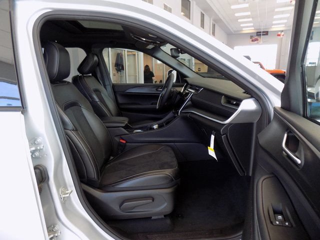 New 2024 Jeep Grand Cherokee L Altitude AWD/4WD image 21