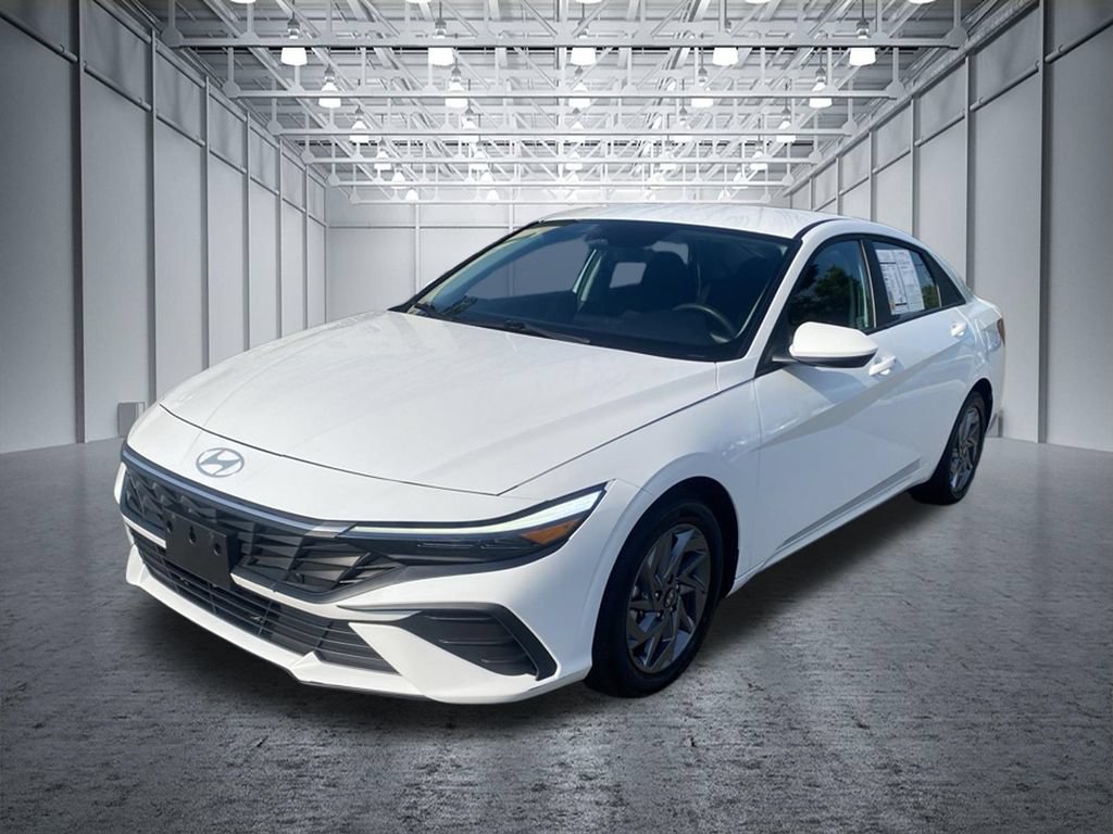 Used 2024 Hyundai Elantra SEL FWD image 11