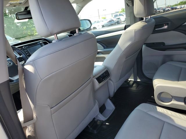 Used 2016 Toyota Highlander XLE AWD/4WD image 15