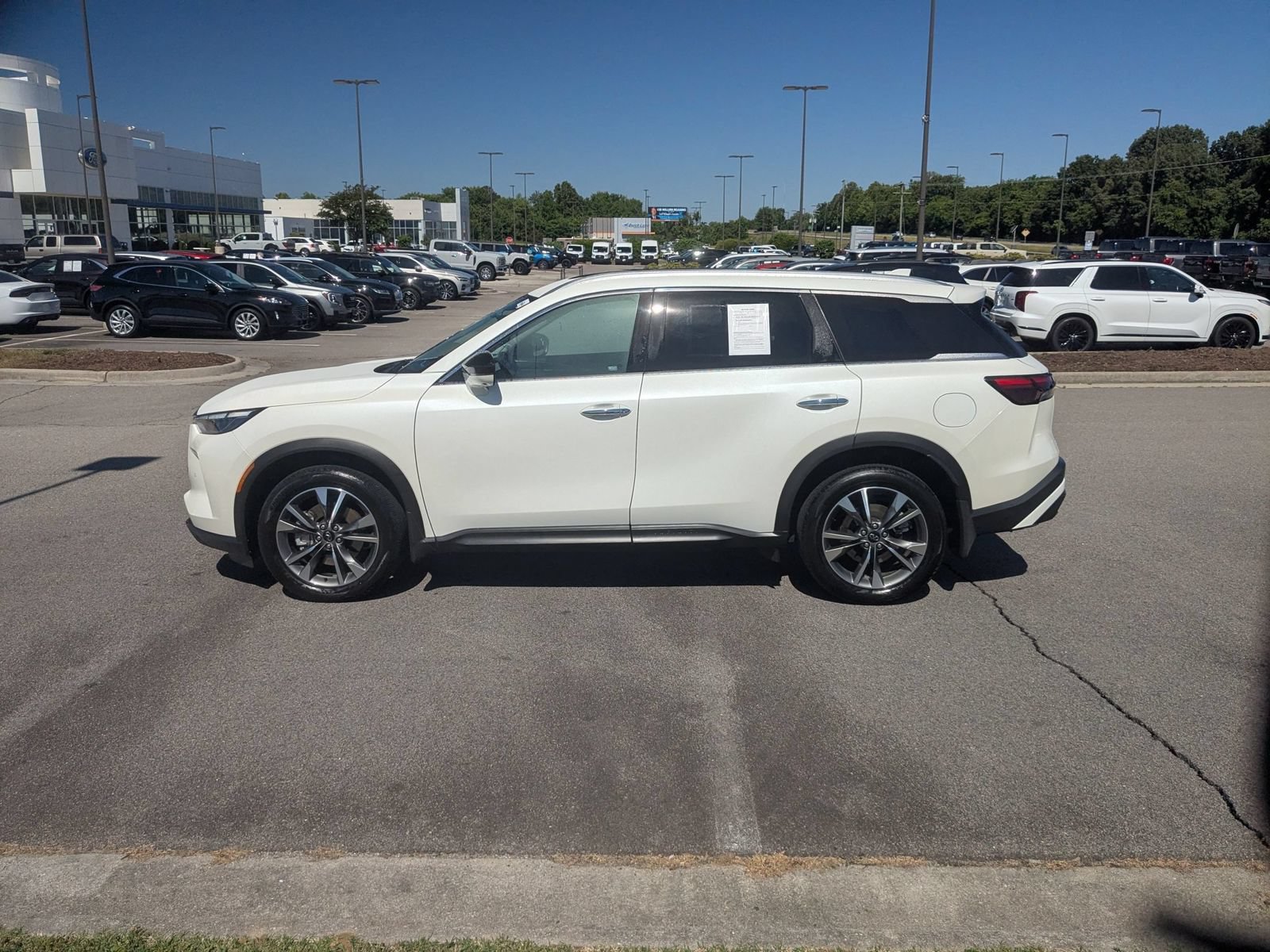 Used 2025 INFINITI QX60 Luxe AWD/4WD image 6