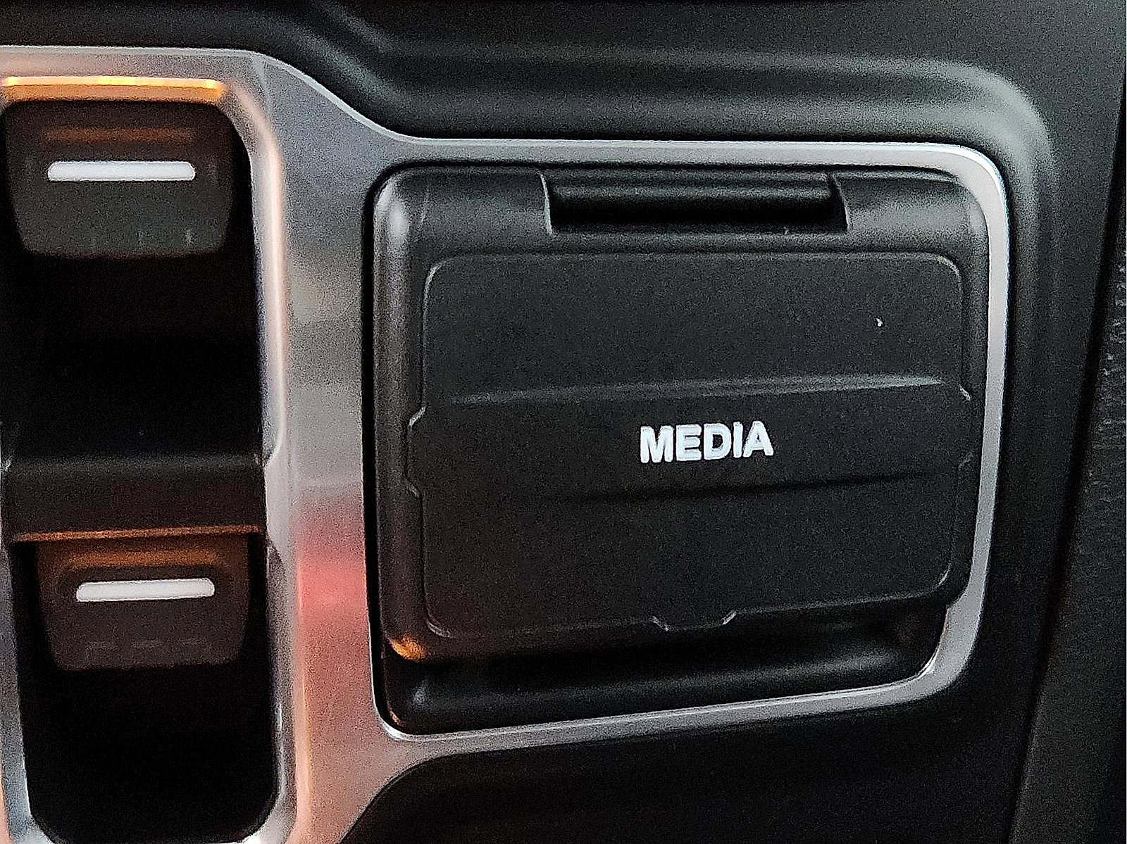 Used 2020 Jeep Wrangler Unlimited Rubicon w/ Dual Top Group image 17