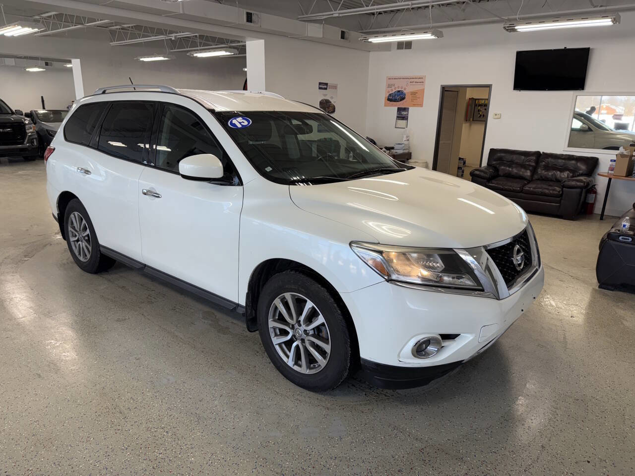 Used 2015 Nissan Pathfinder SL AWD/4WD image 3