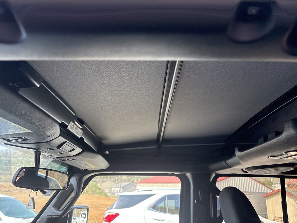 Used 2023 Jeep Wrangler Unlimited image 12