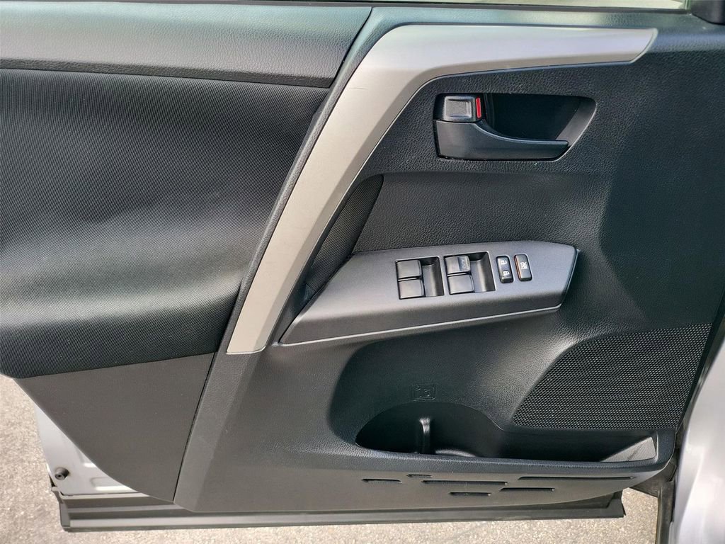 Used 2016 Toyota RAV4 LE image 12