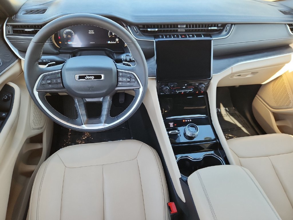 Used 2023 Jeep Grand Cherokee Limited AWD/4WD image 11