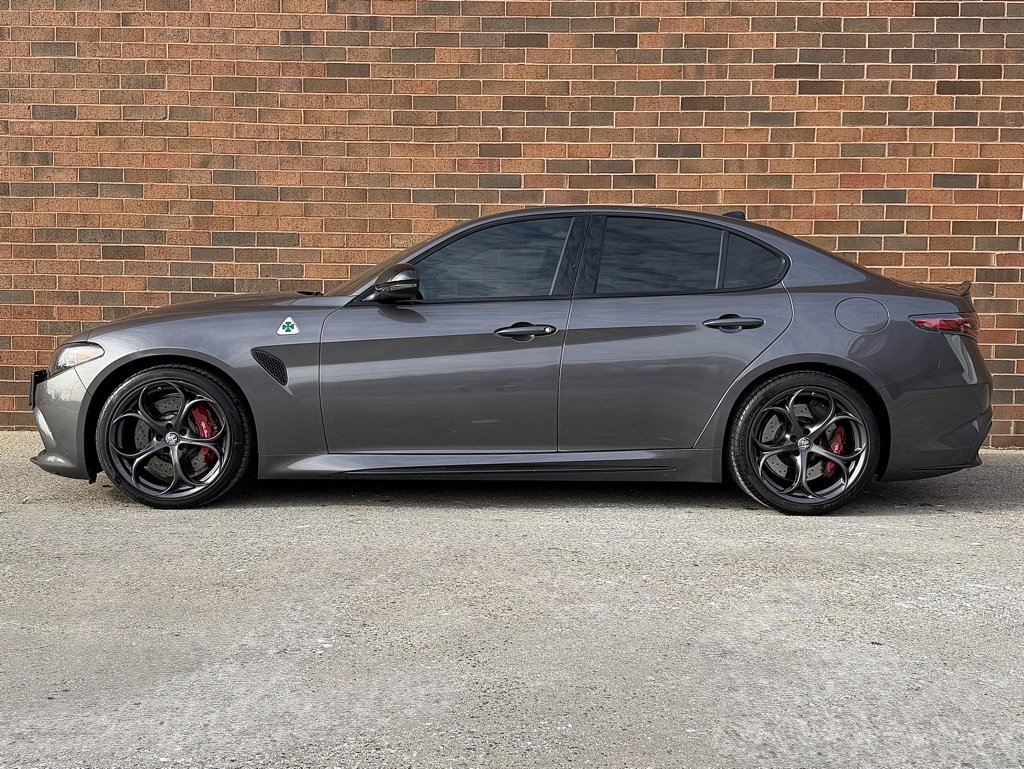 Used 2024 Alfa Romeo Giulia Quadrifoglio image 2